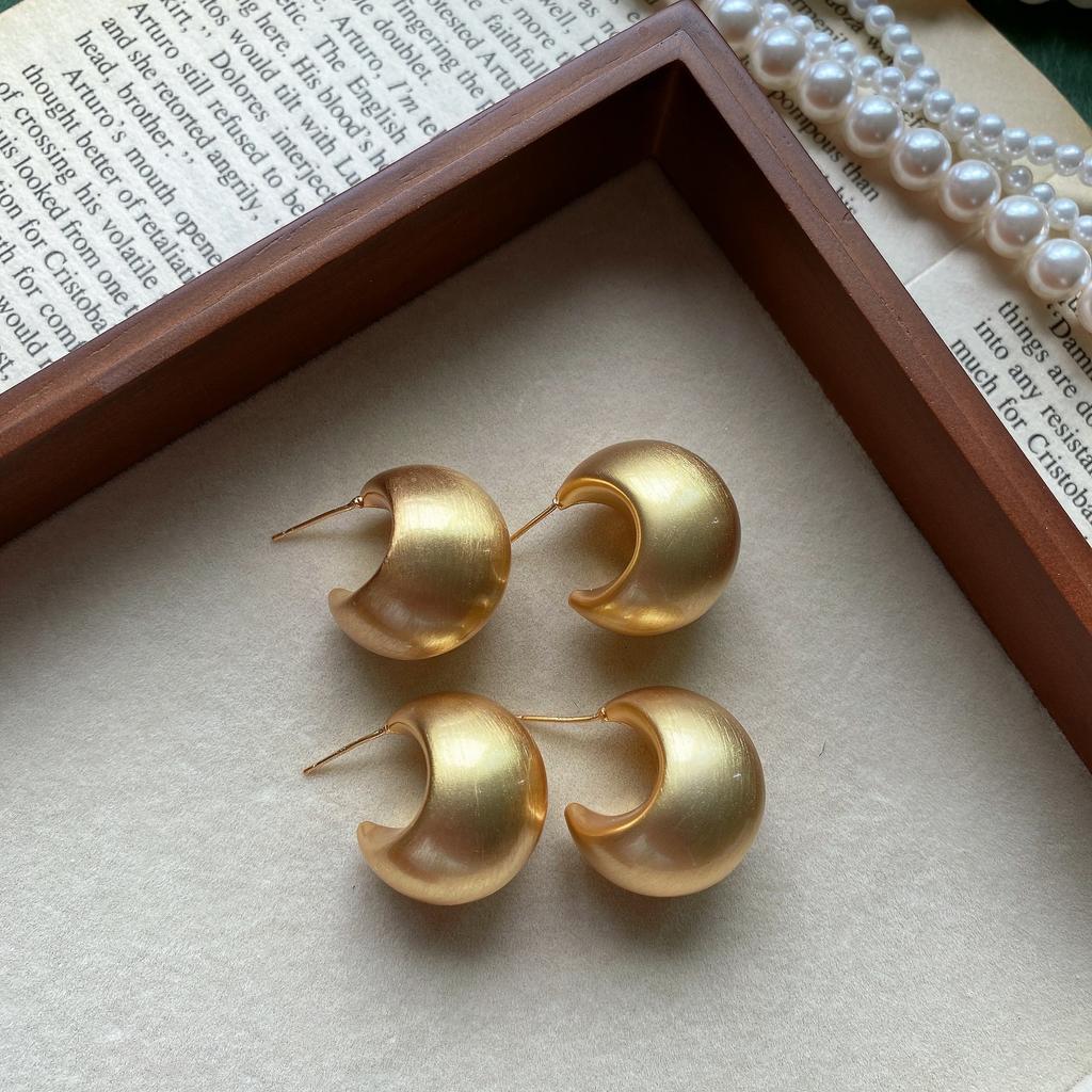 French Retro Exaggerated Personality Matte Metal Stud Earrings Female Korean Niche Versatile Temperament Fashion Earrings Earrings