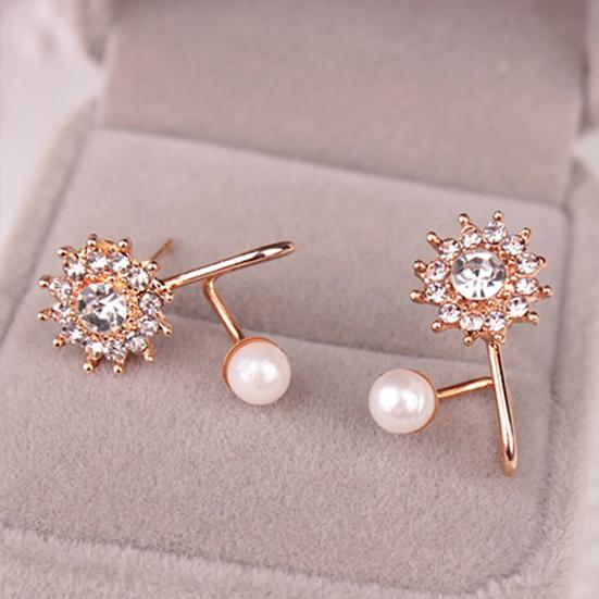 1 Pair Stud Earring Fine Workmanship Elegant Lightweight Snowflake Charm Earrings Ear Stud for Dating