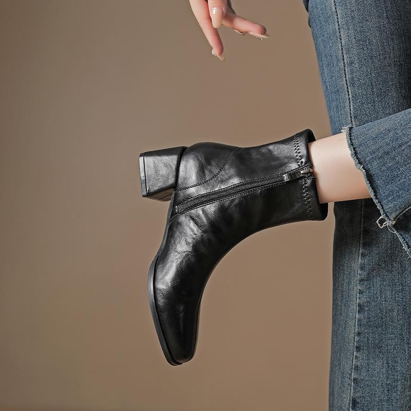 French Pleated Black Small Short Boots Women's 2025 Autumn and Winter New Square Head Thick Heel Side Zipper Fashionable Retro Single Boots