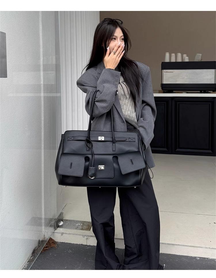 Large Kelly Cowhide Crossbody & Shoulder Bag - Fashionable Underarm Platinum Handbag with Spacious Capacity