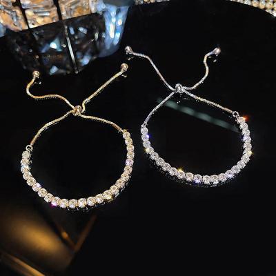 Trendy zářivý diamantový náramek: Stylový, Výrazný Design pro Dámskou Módu.