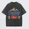 Camiseta Gráfica Vintage Inspirada em Coors 'Daddy Needs A Beer' Lavagem Ácida DTG