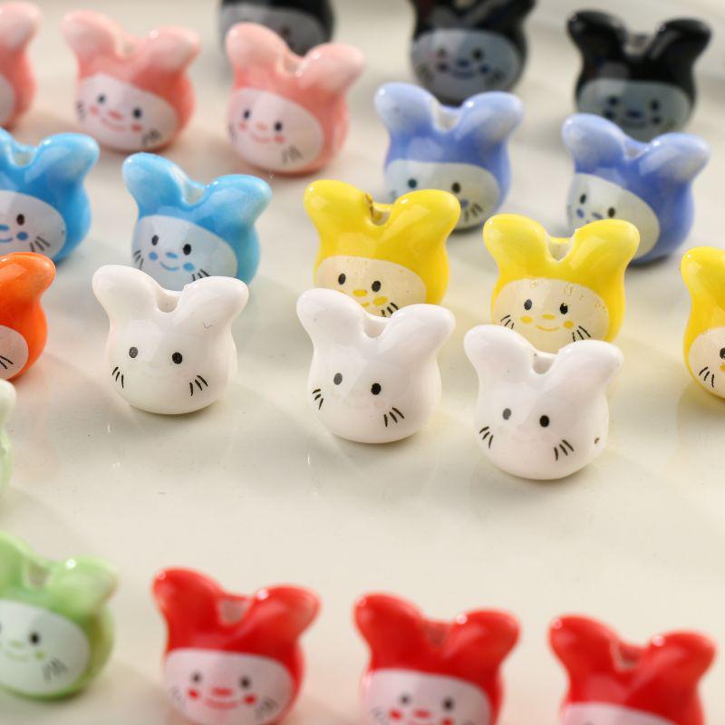 Niedliche kleine Kaninchen glasierte Keramikperlen für DIY Schmuck und Accessoires