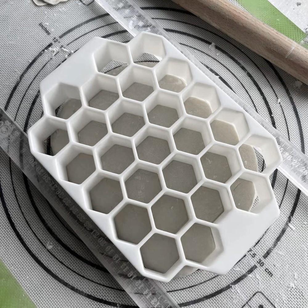 New PP Pastry Divider Honeycomb Reusable Dough Equalizing Cutter Russian Ravioli Mold Kitchen