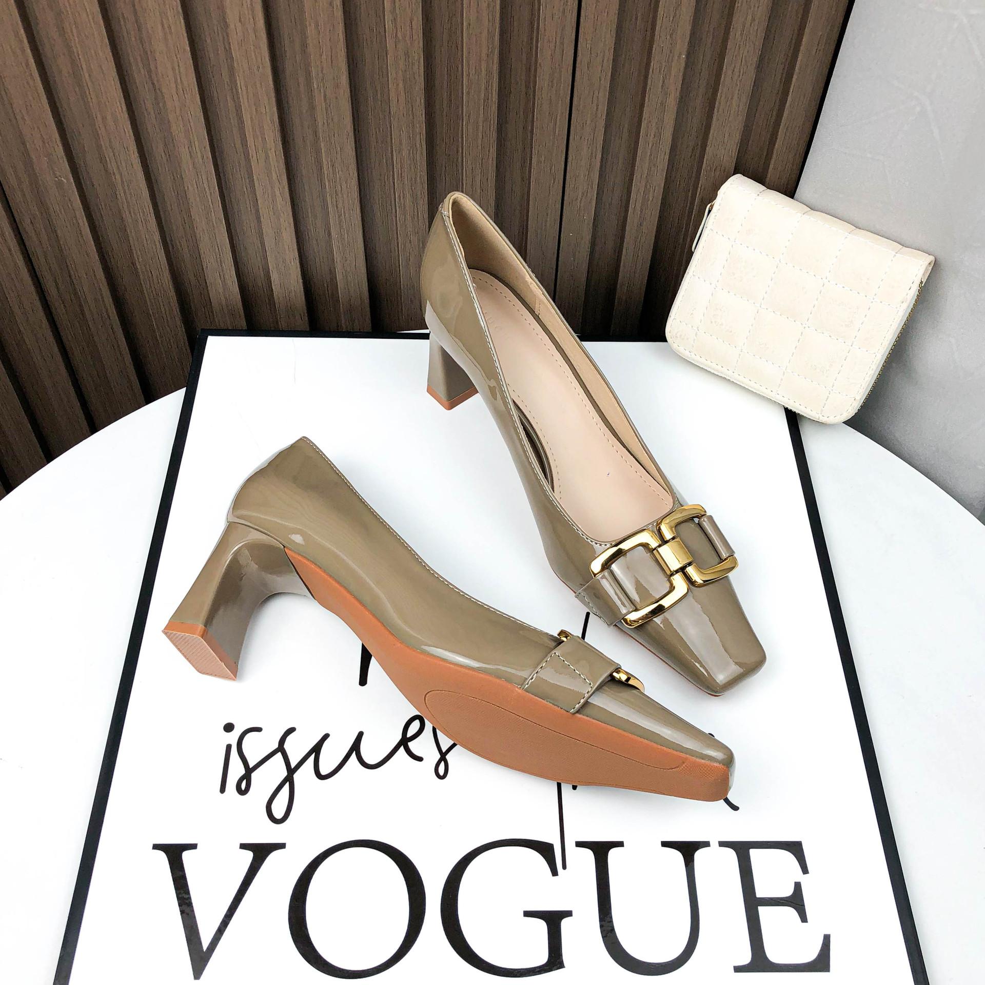 

- Square head high heels women s black soft leather professional thick heel not tired feet new autumn and winter retro temperament 34 [Spot]