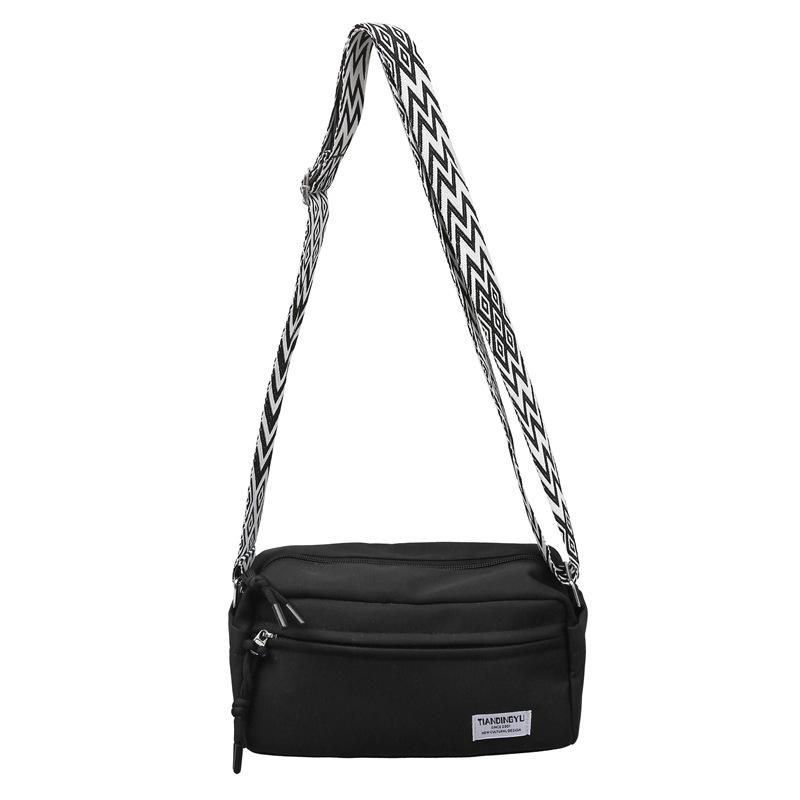 This year's popular high-value women's bags 2025 new trendy messenger bags women's leisure sports shoulder bags versatile small square bags