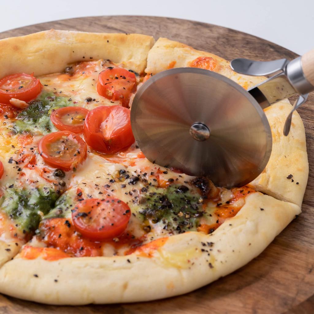 Suncraft Pizza Cutter with Safety Made in Patissiere Silver Case, Japan, PP-542,