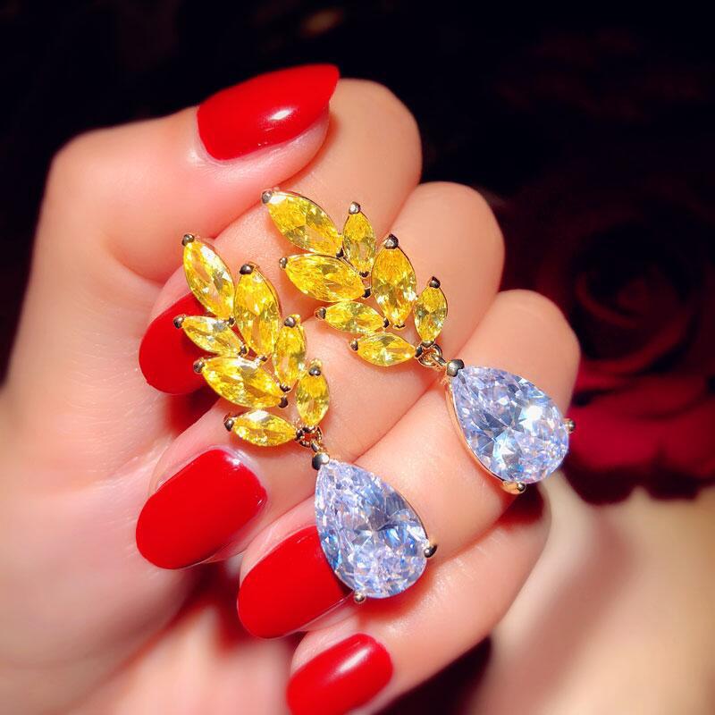 

Редкие дизайнерские роскошные ретро золотые серьги серьги с каплями воды циркон женская мода Please consult customer service.