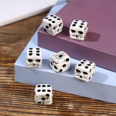 1 adet 16mm 6 Yüz Altı Taraflı Kafatası Reçine D6 Nokta Zar Seti Siyah Beyaz Nokta DND TRPG RPG Masa Oyun Tahtası Oyun Cadılar Bayramı