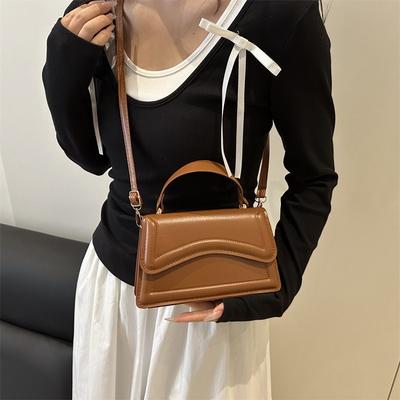 Simple and Fashionable Small Square Bag, Personalized and Beautiful Handbag, Spring New Shoulder Bag, Commuter Messenger Bag