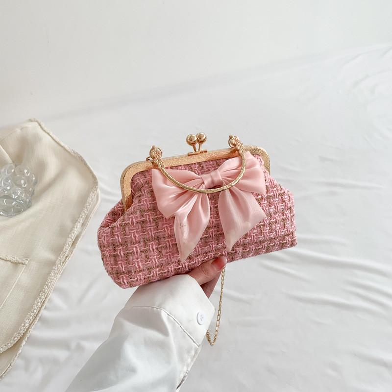 Шикарная сумка-ракушка среднего размера на плечо со стильным дизайном-цепочкой для повседневного использования розовый