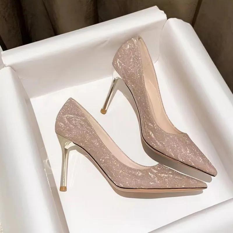 

2025 Сексуальные женские туфли на высоком каблуке больших размеров, блестящие туфли-лодочки с острым носком на тонком каблуке без застежки для элегантной вечеринки и свадьбы 42