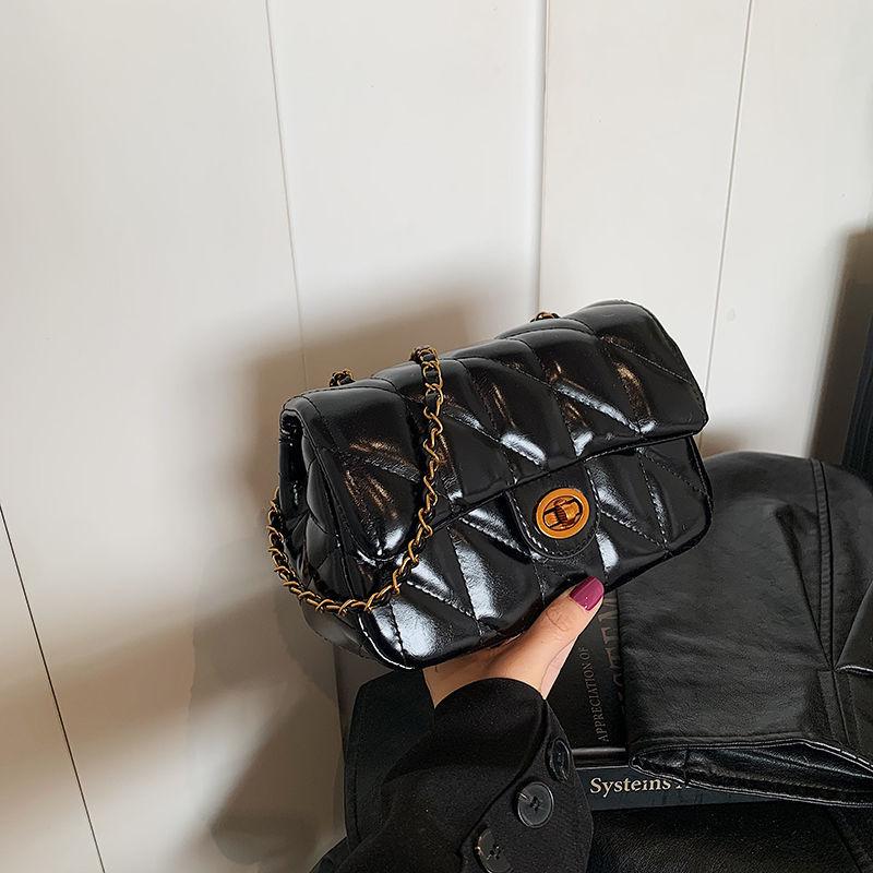 

Retro high-end oil wax leather shoulder bag 2025 autumn and winter new niche fashion small fragrant wind rhombus messenger women s bag No specification чёрный