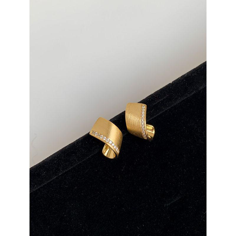 Cold Wind Fashion Twisted Diamond Brushed Metal Earrings Gold