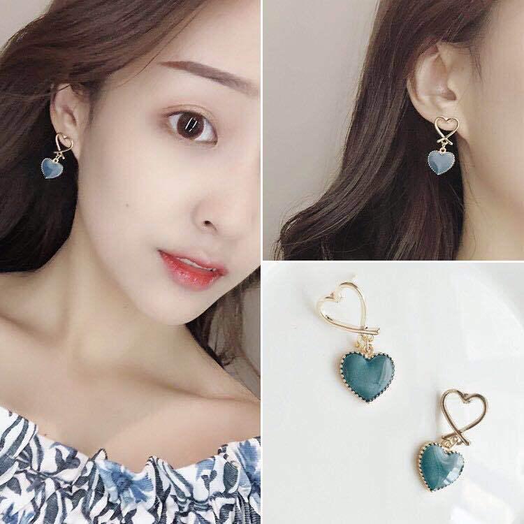 

Vintage Drip Oil Heart Stud Earrings - Artistic and Versatile Clips for Students