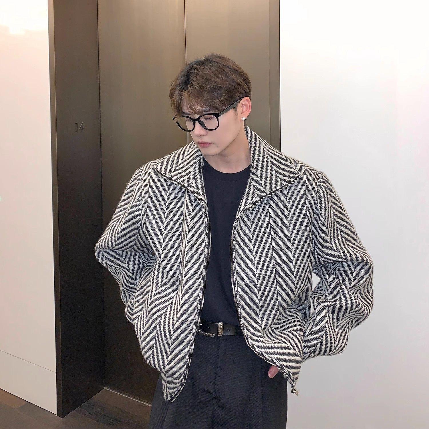 

Мужская куртка большого размера в полоску с мятым воротником-стойкой - модный стиль осени 2024 года 2XL чёрный