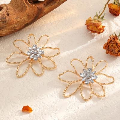Vintage Irregular Openwork Flower Diamond Earrings, Exaggerated Design, Fashionable Gold Lava Line Stud Earrings