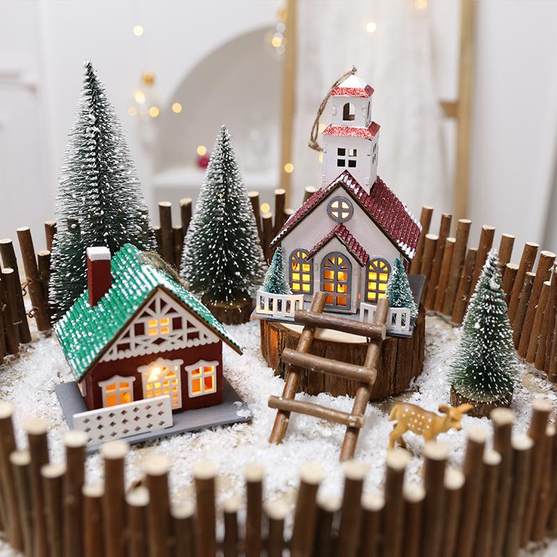 Feiertags-Tischschmuck Weihnachts-Atmosphärendekorationen Weihnachts-Holzhaus-Anhänger, die Licht aussenden können Kreatives Handwerk
