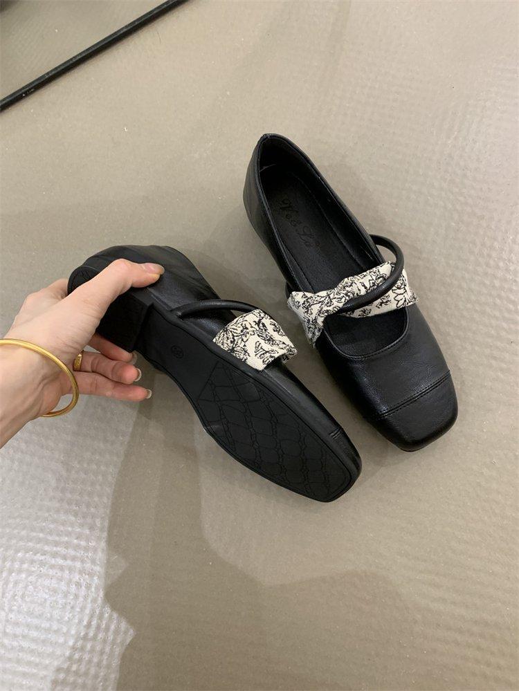 

Версия из мягкой кожи~ Гуофэн новый китайский стиль с неглубоким вырезом и туфлями Мэри Джейн, женские ретро туфли с квадратным носком на плоской подошве с внутренней платформой 35