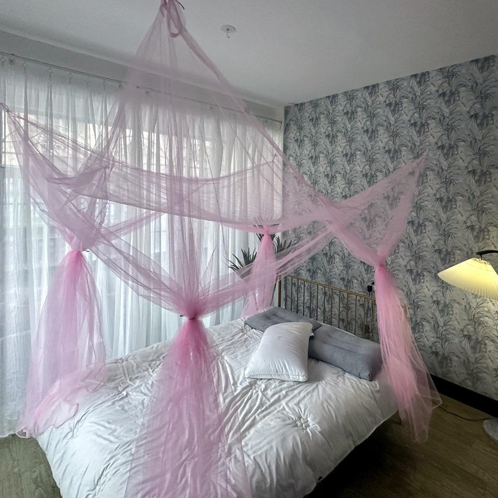 

Дышащий полог-сетка от комаров с 4 угловыми стойками для двуспальной/королевской/королевской кровати для использования в помещении/на улице