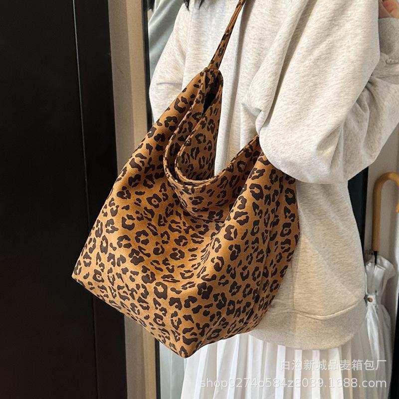 Korean version of retro leopard print shoulder bag women's 2025 trendy new fashion popular tote bag large-capacity canvas bag tide