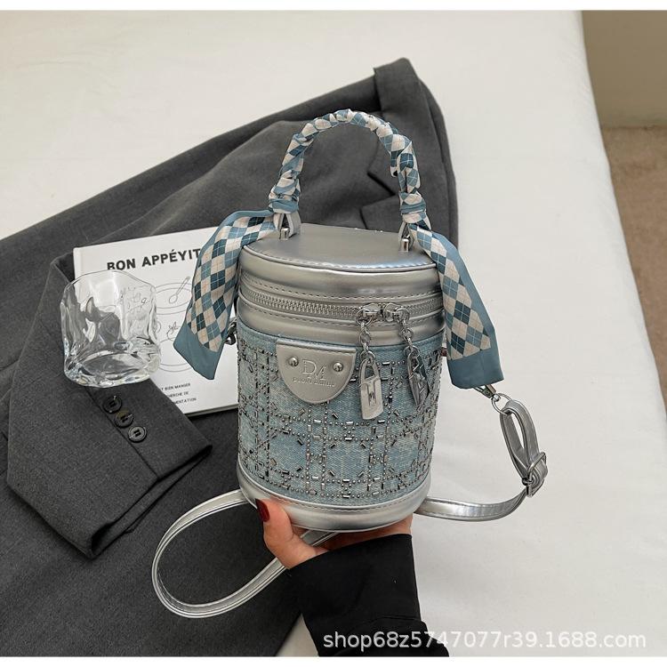 Niche simple high-end cylinder bag 2025 new temperament versatile shoulder messenger handbag foreign style bucket bag tide