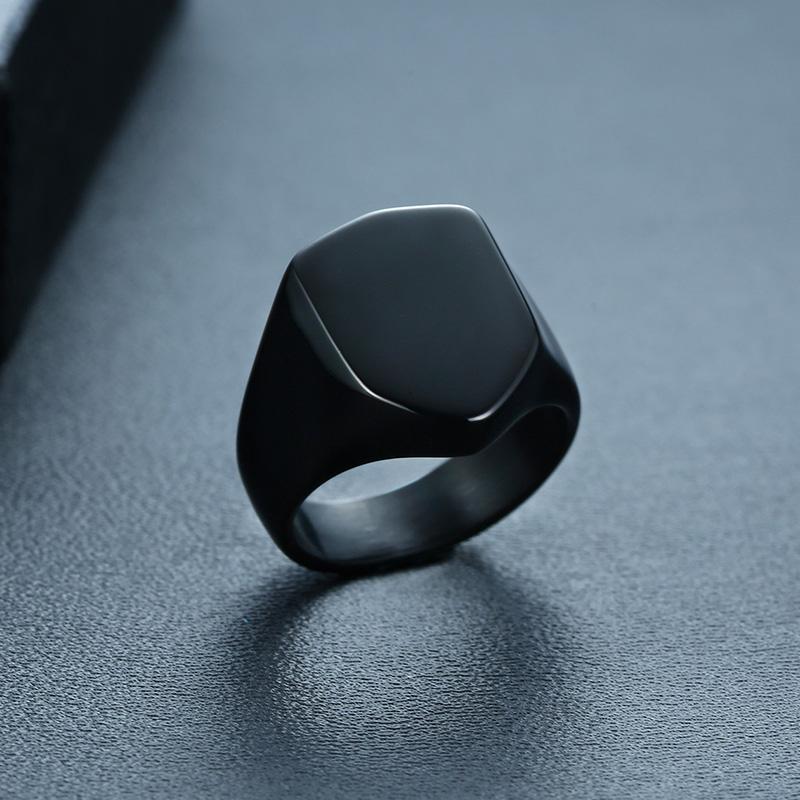 Vnox Stylish Personalize Shield Flat Top Ring for Men Black Stainless Steel Gents Signet Stamp Ring Punk Male Jewelry
