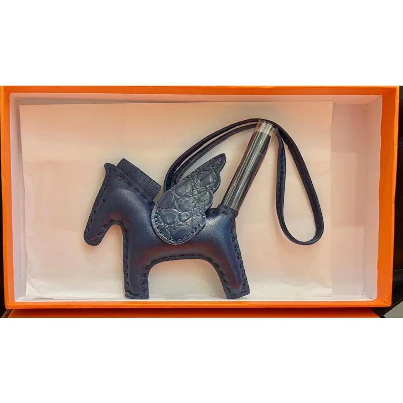 

Шкіряний кулон Пегас Матеріальний набір, Крила маленького коня, Шкіряний аксесуар-кулон для сумки з конем кохання