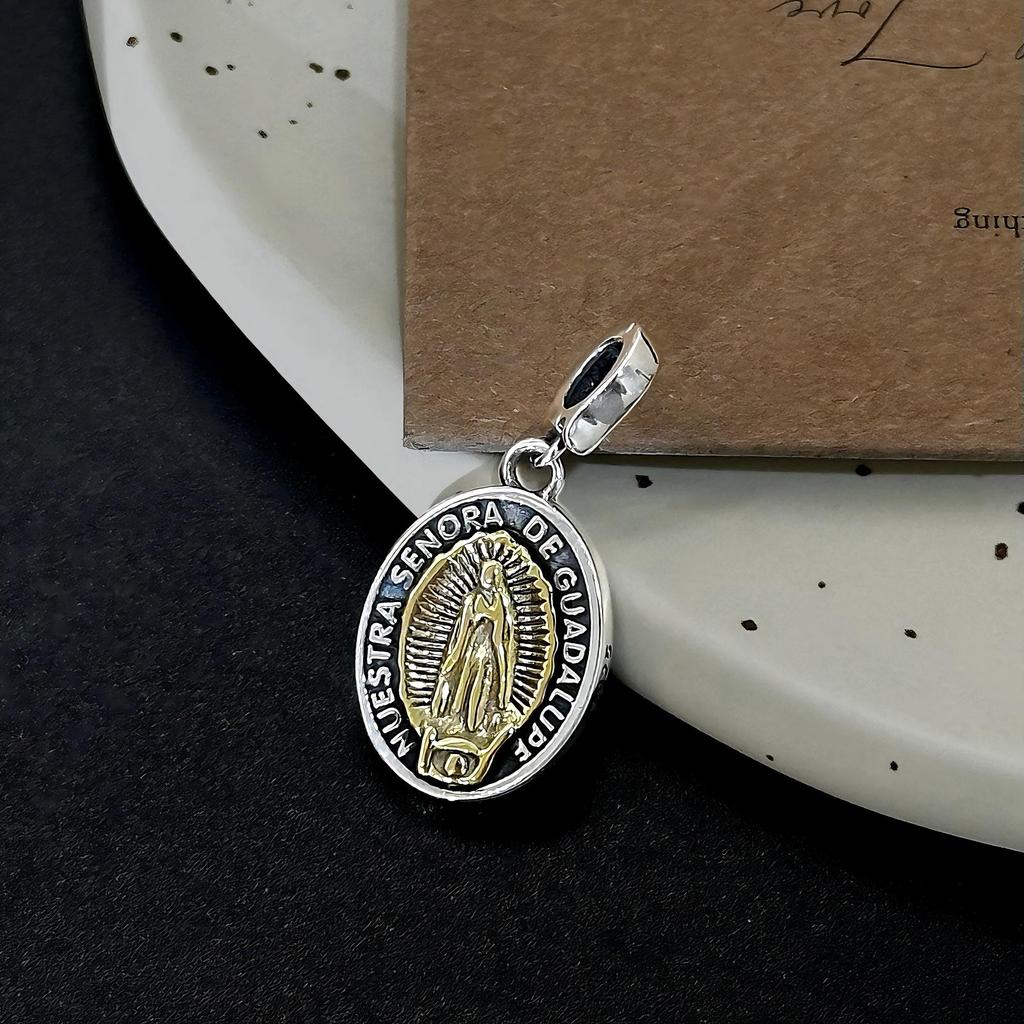 S925 Sterling Silber Unsere Liebe Frau von Guadalupe Ovaler Anhänger - Vintage Religiöses Trendiges Modeaccessoire für Damen