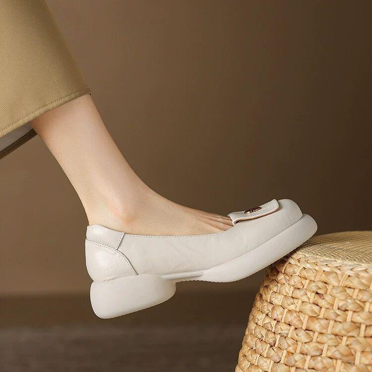 2025 Retro Brown Camellia Leather Round-Toe Loafers with Thick Soles for Spring & Autumn