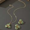 Ensemble de Bijoux Émail Vert Blanc Motif Fleur Style Délicat Clous Tour de Cou Bracelet Ensemble Style Vintage Motif Géométrique Bijoux Femme