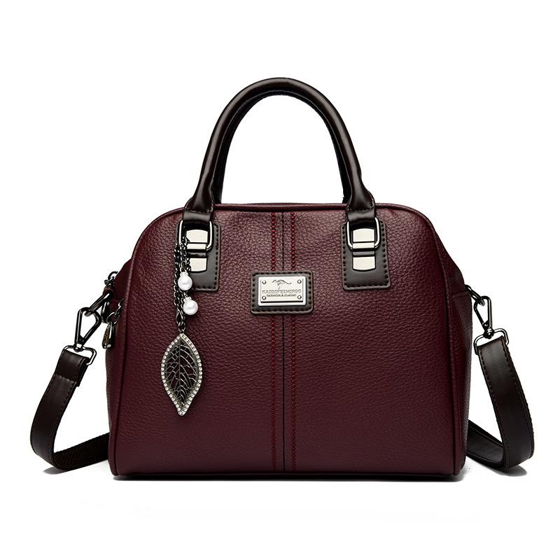 The Crossbody Bag Is Fashionable and Elegant. It Is A Single-shoulder Handbag for Women