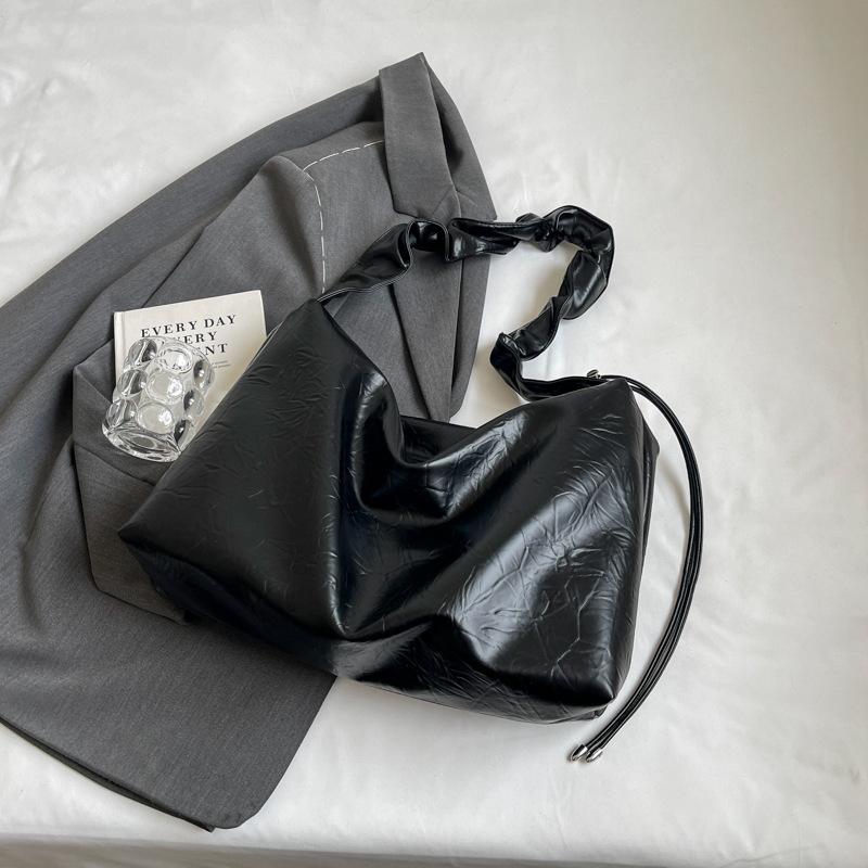 

Простая и универсальная сумка-тоут большой вместимости для женщин 2024 года, летняя новая модная повседневная сумка через плечо, высококачественная сумка через подмышку