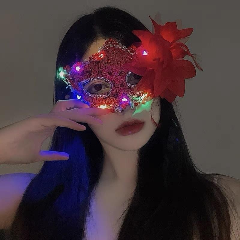 Halloween mask costume party with makeup costume-cosmetically transformed face mask, costume accessories,half-face lace-edged feather headpiece,mask