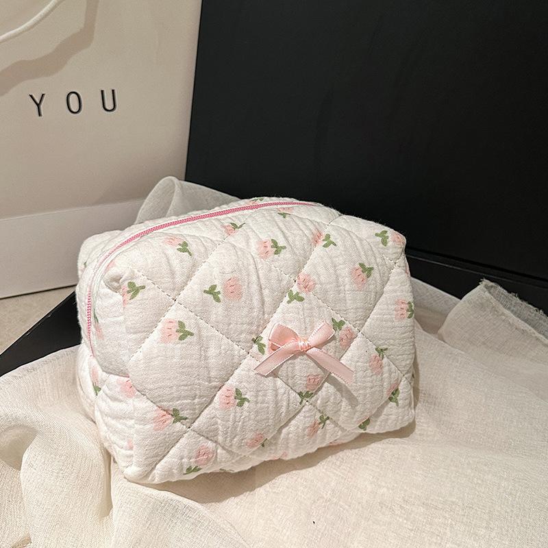 Fashion Flower Quilted Makeup Storage Bag Portable Travel Organizer Cosmetic Toiletry Pouch Cute Make Up Handbag Clutch Purse