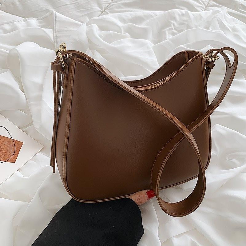 Stylish Retro Shoulder Bag For Women With Chic Design Perfect For Spring And Summer Outfits