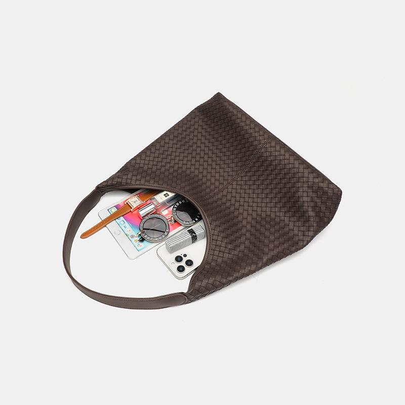 New casual versatile woven women's bag large-capacity commuting premium retro shoulder bag simple and generous