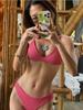 Stilvoller sexy Zweiteiler-Bikini mit Karomuster, ideal für den Sommerurlaub am Strand