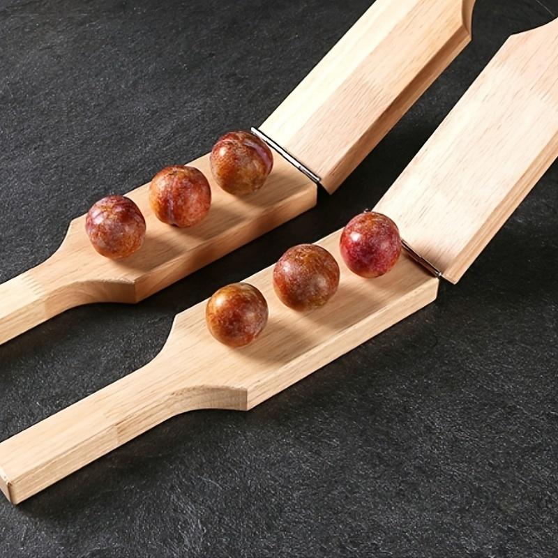 A Customizable Logo Fruit Clamp , a Plum Clamp, a Versatile Wooden Fruit Tool for Home And Commercial Use, Suitable for Various Fruits And Garlic.