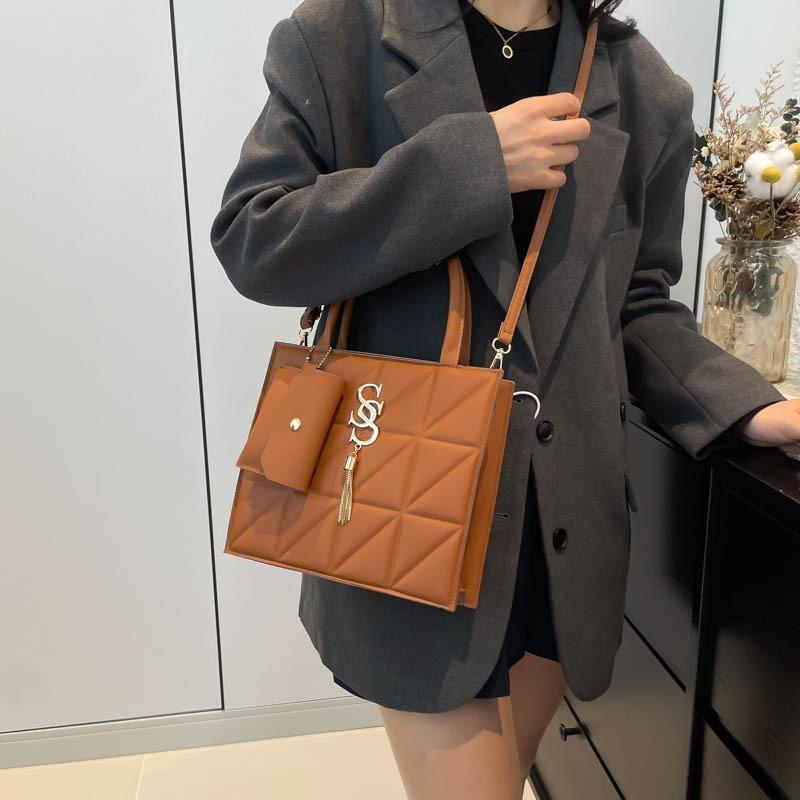 autumn new temperament shoulder handbag niche design casual commuter messenger small square bag