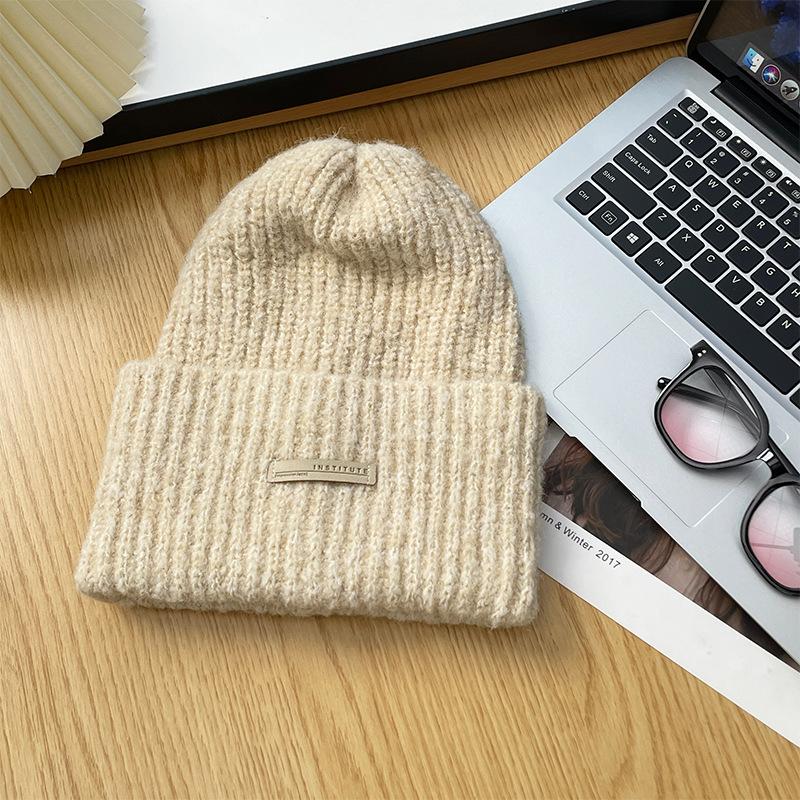 The Large Head Girdle Warm Ear Protecting Knitted Cap Is Fashionable and Versatile Making Your Face Look Good. The Small Woolen Cap Keeps You Warm
