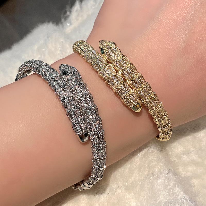 Mighty Snake Scale Serpentine Bracelet European and American Green Eyed Spirit Snake Handpiece