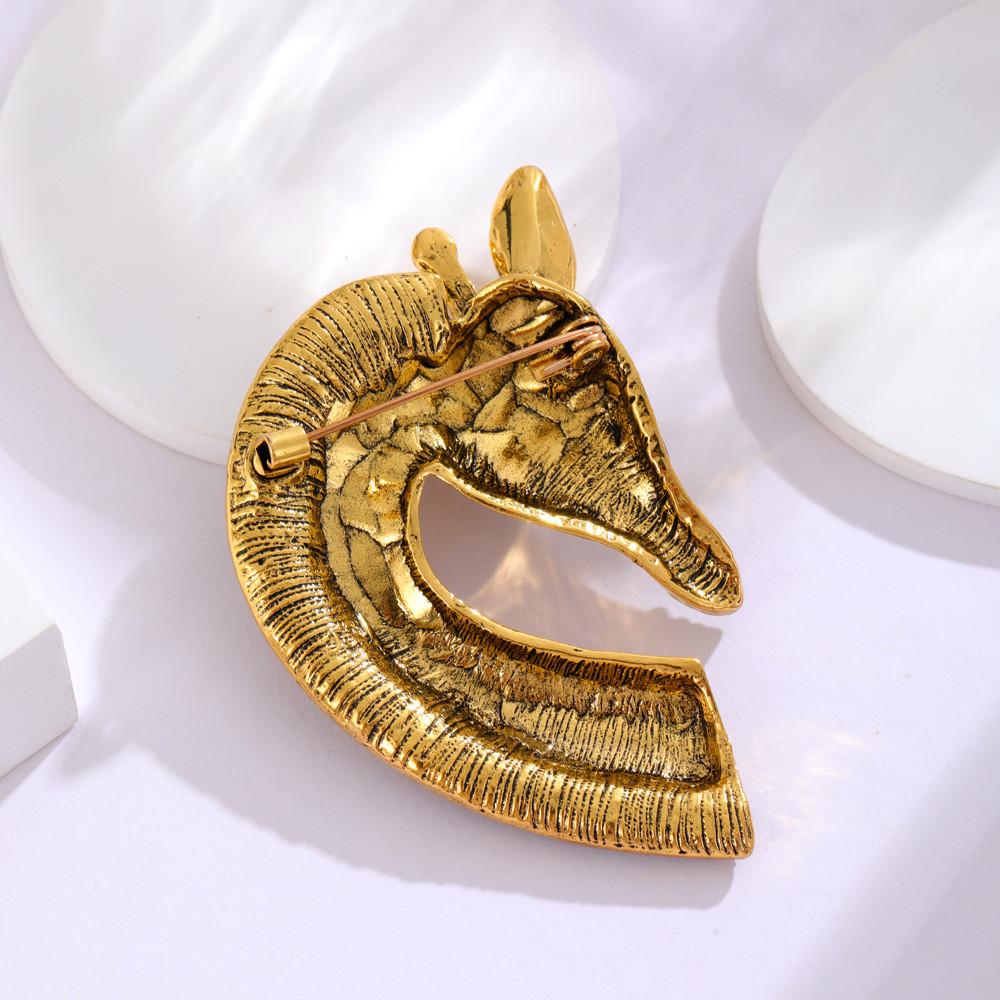Animal Giraffe Brooch Jewelry With Colored Water Dazzling Crystals For Unisex Fashion Accessory
