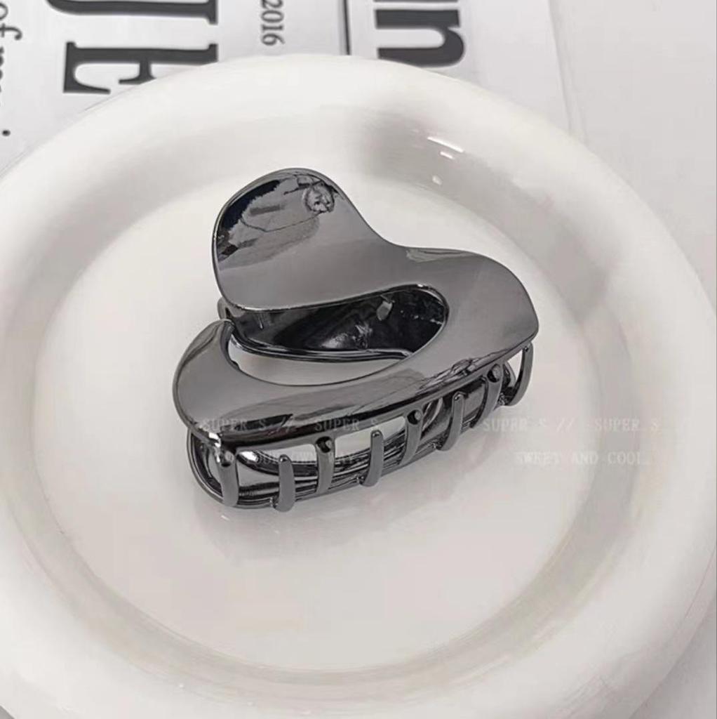 Premium Metal Shark Hair Clip for Women - Large Summer Headdress Hairpin, Unique Design