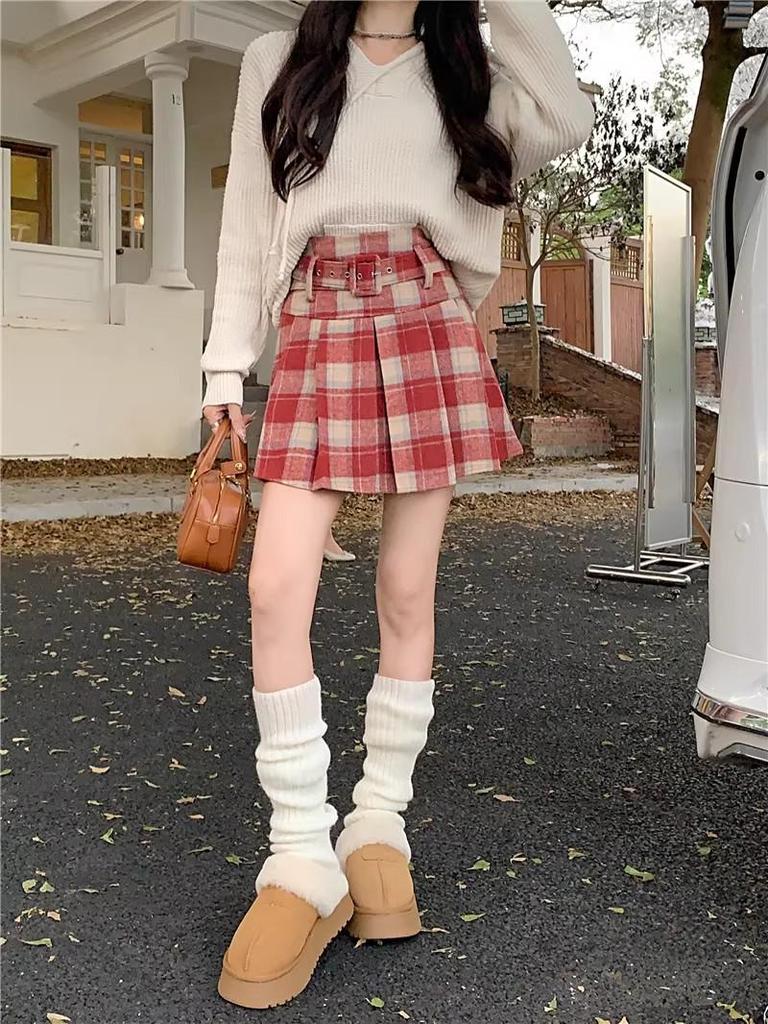 Women's Retro Plaid Wool Half Skirt: High-Waisted, Thickened A-Line Pleated Skirt for Autumn/Winter, Petite Short Style.