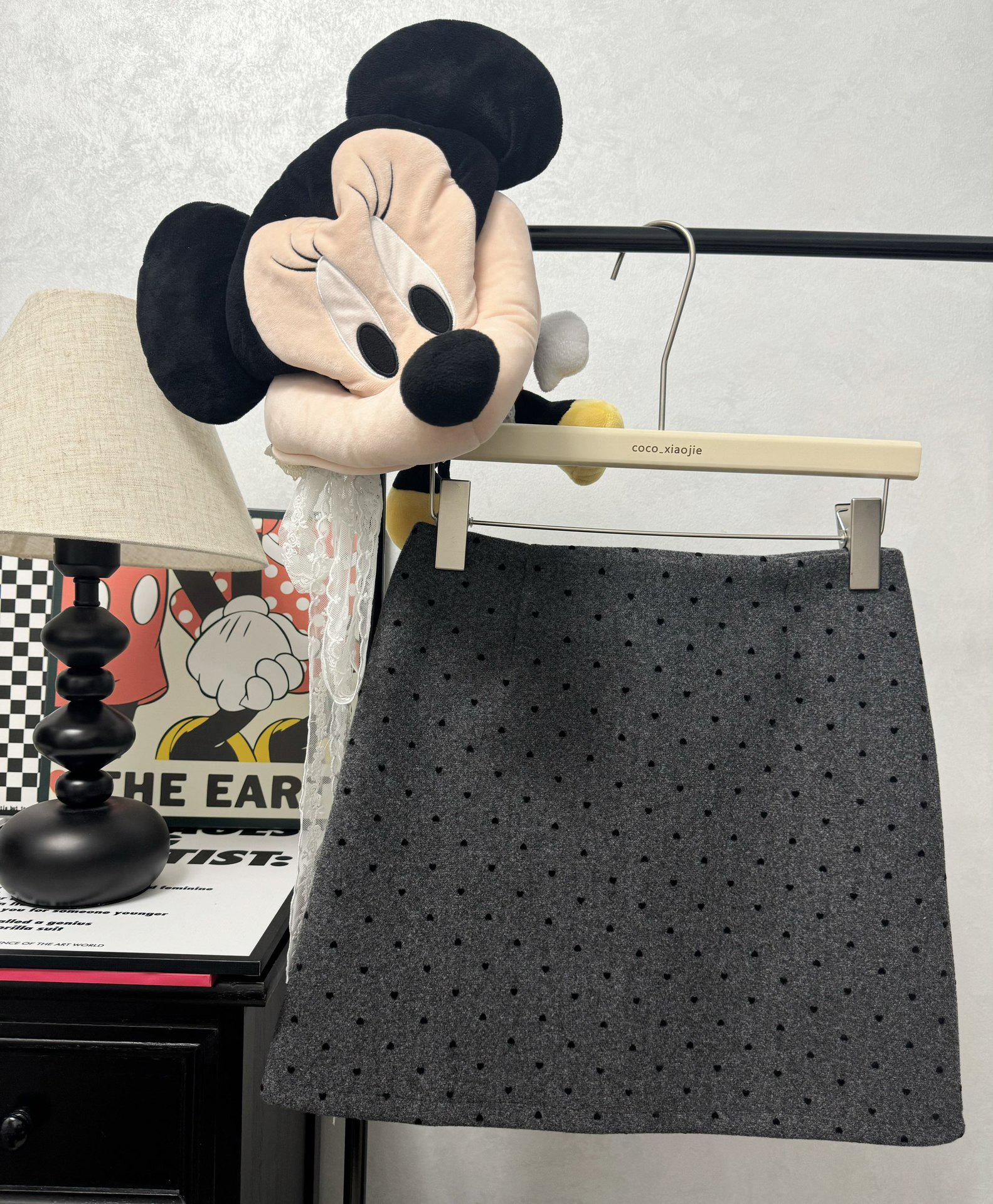 Korean Polka Dot Elegant Woolen A-Line Skirt: High-Waisted, Slimming, Autumn/Winter. L