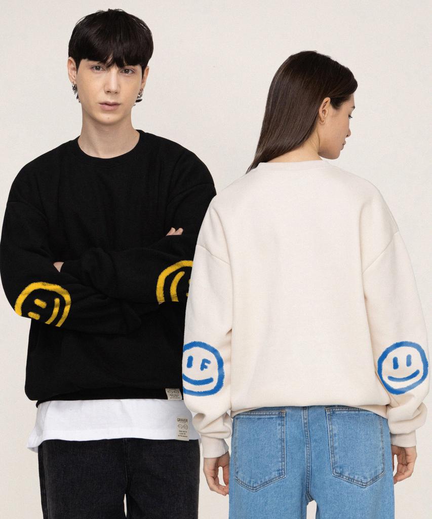 GRAVER [Unisex] Elbow Spray Dot Smile Sweatshirt_Cream