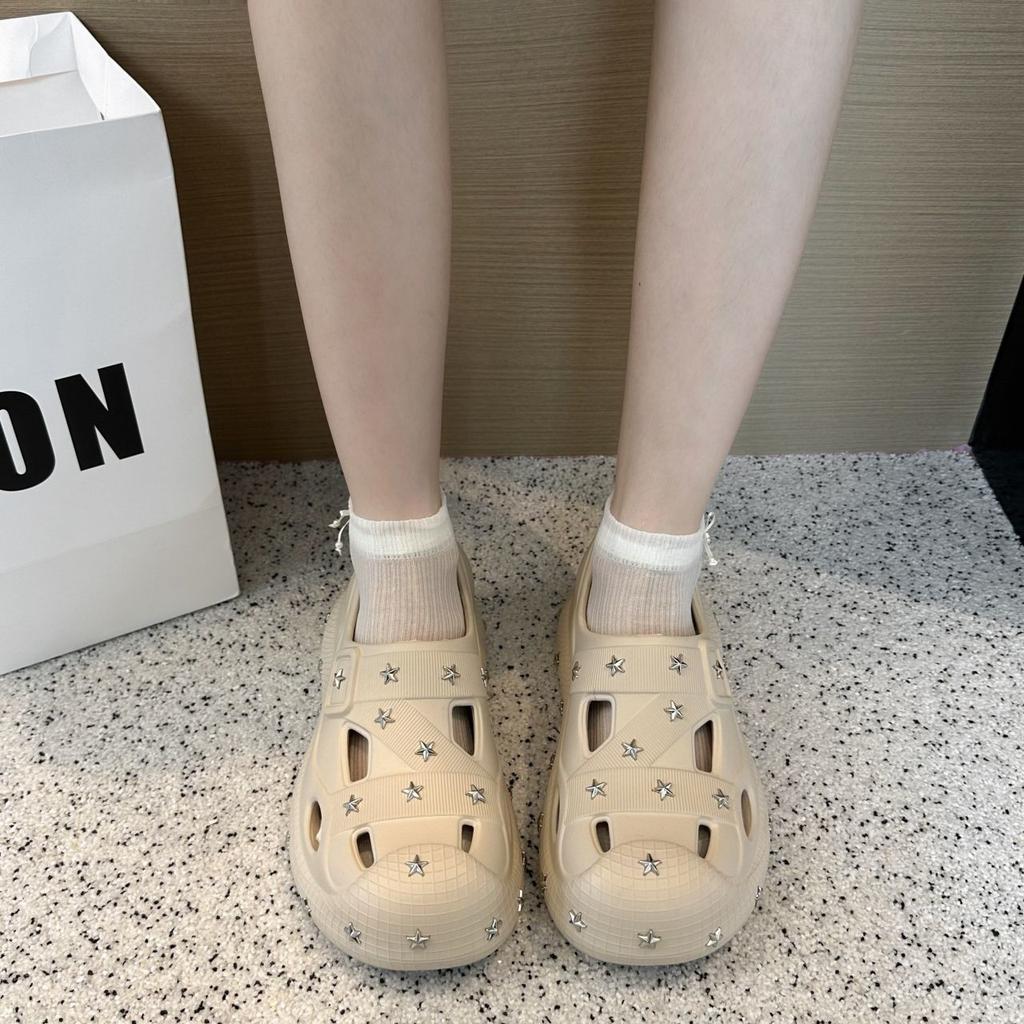 Ugly Cute Big Head Hole Shoes Women Wear Fashion Star Sandals Internet Celebrities Step On Shit Feeling Beach Shoes 2025 Summer New