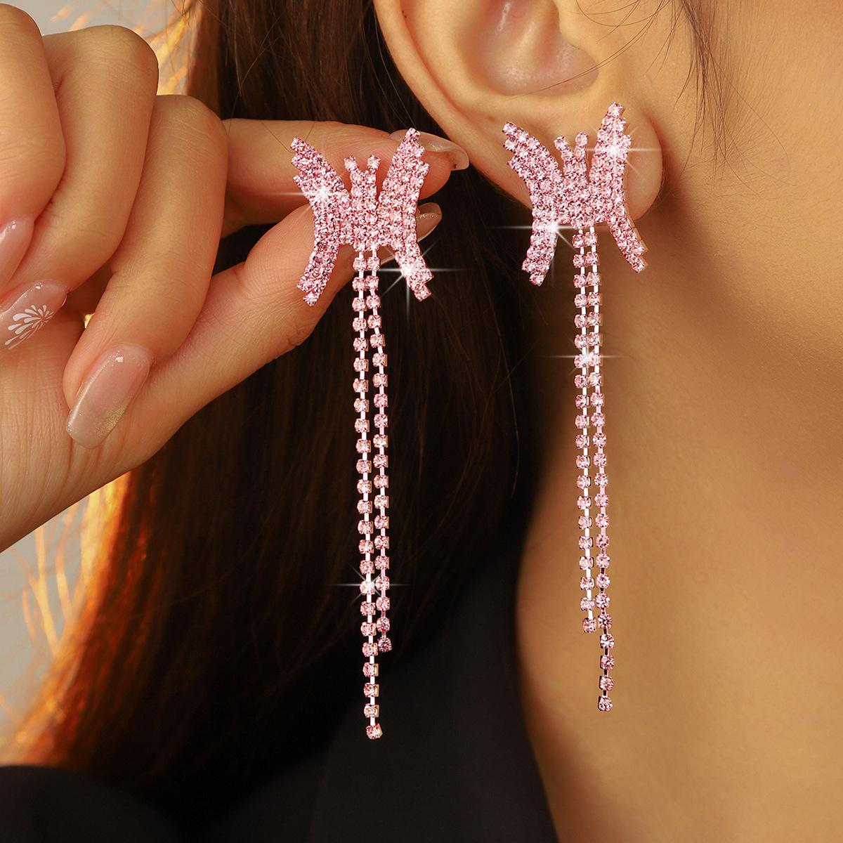 

Роскошные серьги-бабочки с длинной кисточкой из сверкающих бриллиантов