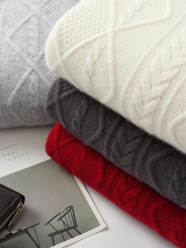 Men's British Style 100% Wool Sweater, Round Neck, 3D Cable Knit, Loose Fit, Five-Needle Thickened Casual Base Layer.